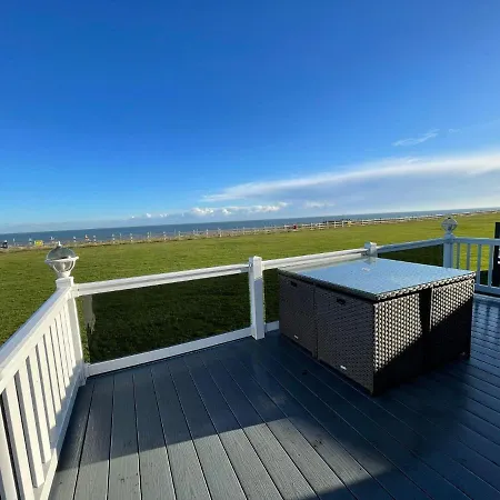 Beautiful Lodge With Full Sea Views At Broadland Sands In Suffolk Ref 20235Bs Hopton on Sea Exterior photo