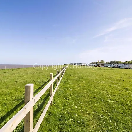 Beautiful Lodge With Full Sea Views At Broadland Sands In Suffolk Ref 20235Bs Hopton on Sea Exterior photo