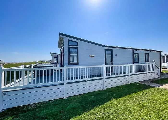 Beautiful Lodge With Full Sea Views At Broadland Sands In Suffolk Ref 20235Bs