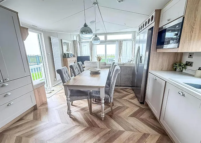 Beautiful Lodge With Full Sea Views At Broadland Sands In Suffolk Ref 20235Bs