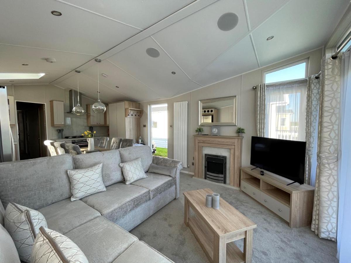 Campsite Beautiful With Full Sea Views At Broadland Sands In Suffolk Ref 20235bs Hopton on Sea