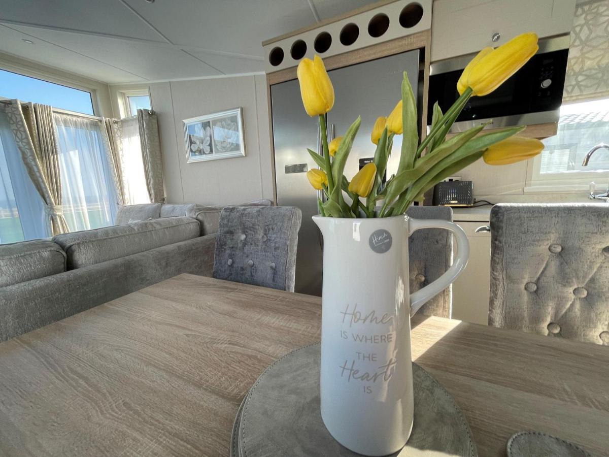 Beautiful With Full Sea Views At Broadland Sands In Suffolk Ref 20235bs Campsite Hopton on Sea
