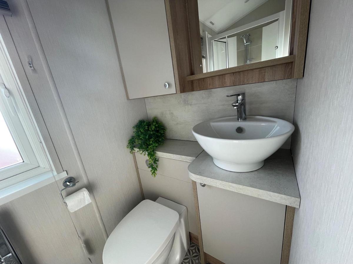 Beautiful With Full Sea Views At Broadland Sands In Suffolk Ref 20235bs Campsite *