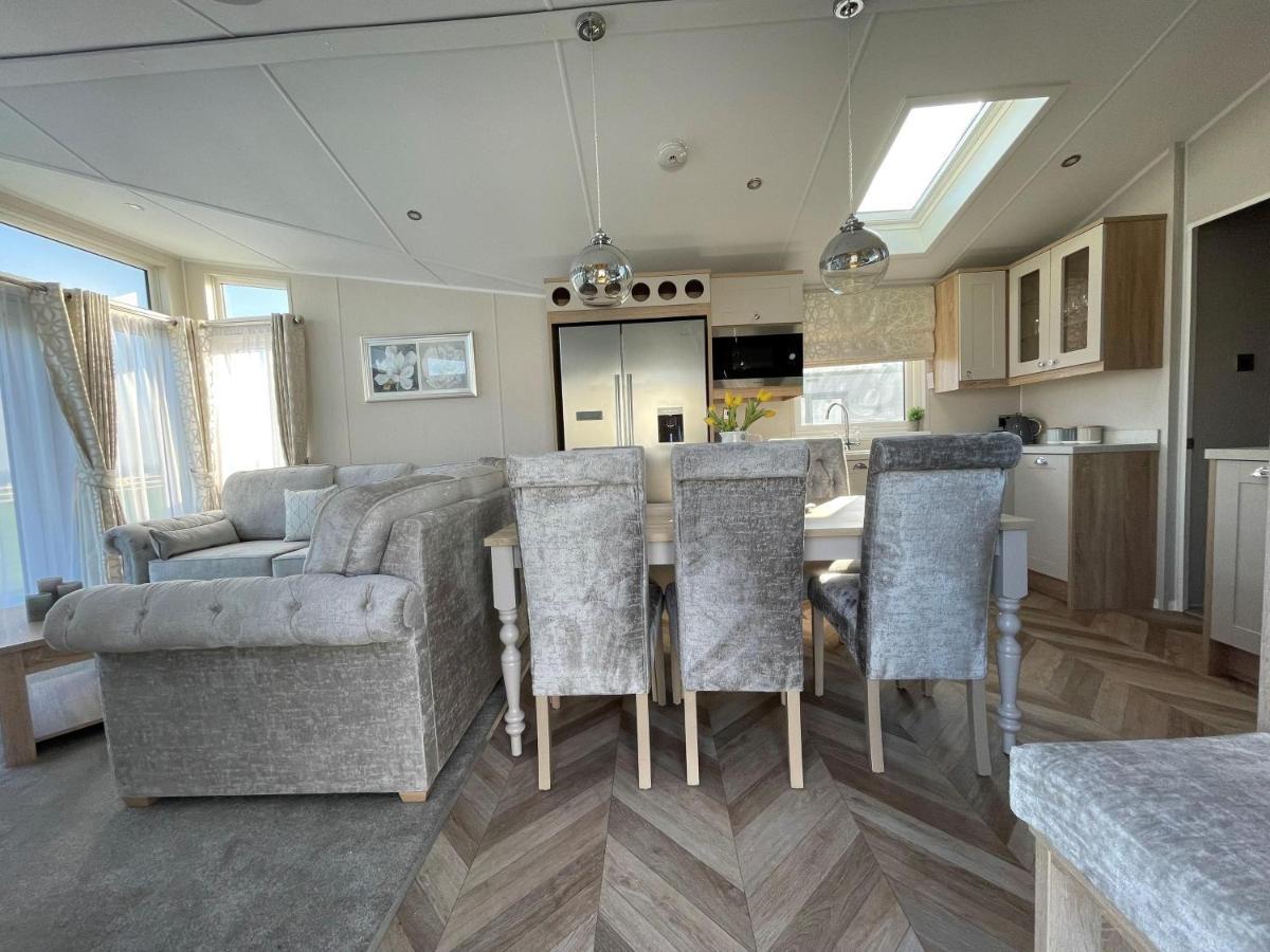 Beautiful With Full Sea Views At Broadland Sands In Suffolk Ref 20235bs Campsite