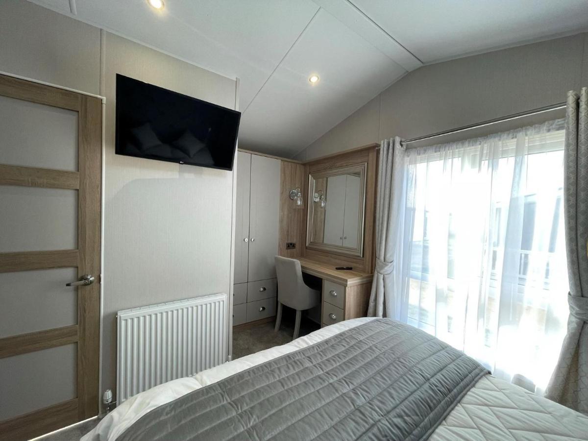 Campsite Beautiful With Full Sea Views At Broadland Sands In Suffolk Ref 20235bs *