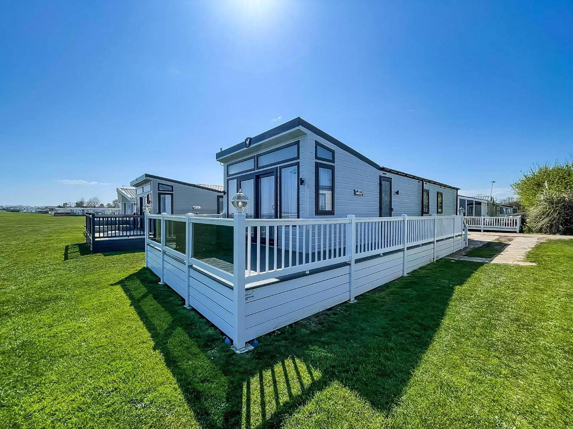Beautiful With Full Sea Views At Broadland Sands In Suffolk Ref 20235bs * Hopton on Sea
