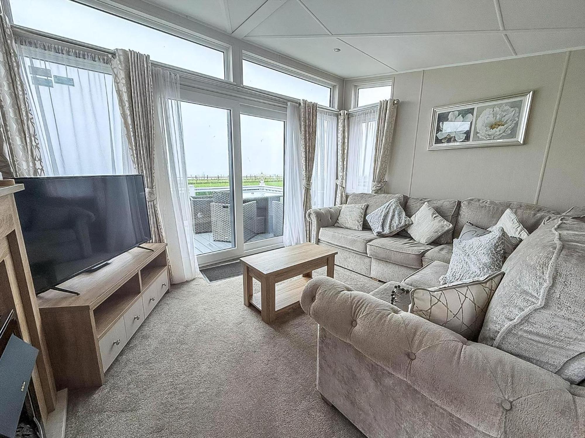 Beautiful With Full Sea Views At Broadland Sands In Suffolk Ref 20235bs * Hopton on Sea